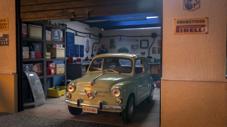 SEAT 600 in Garage